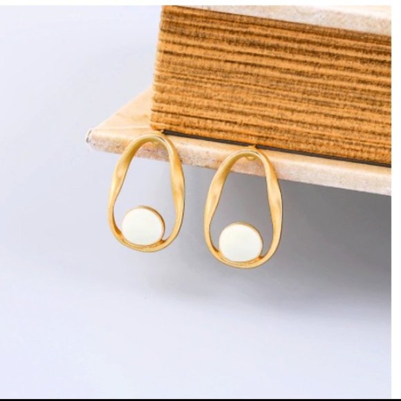 Geometric Hoops Geo Circle Gold Earrings - Picture 2 of 3